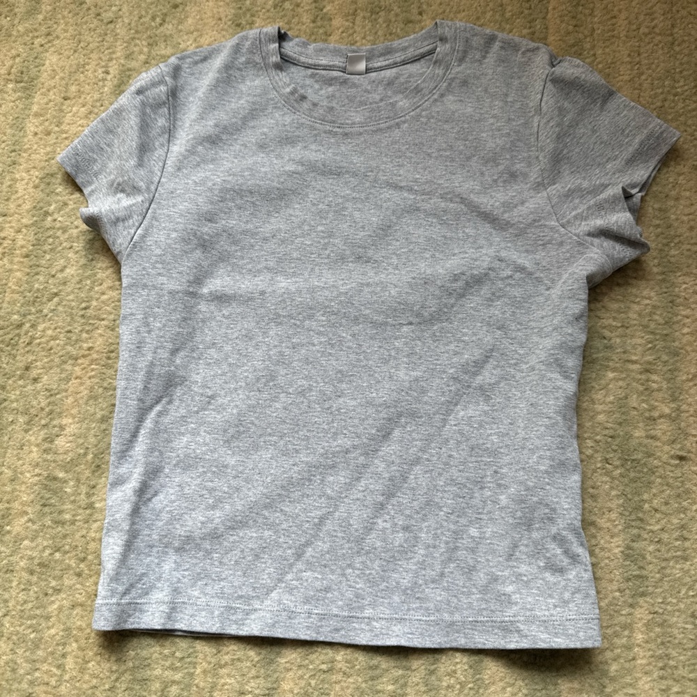 Uniqlo grey cotton tee